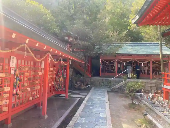 淡嶋神社の{uncategorized: "未分類", other: "その他", undefined: "問題あり", building: "その他建物", grave: "お墓", sacred_gate: "鳥居", guardian: "狛犬", statue: "像", buddha: "仏像", history: "歴史", nature: "自然", garden: "庭園", animal: "動物", pagoda: "塔", temizu: "手水舎", mountain_gate: "山門・神門", sanctuary: "本殿・本堂", subordinate: "末社・摂社", art: "芸術", scenery: "景色", jizo: "地蔵", ema: "絵馬", goshuin: "御朱印", omikuji: "おみくじ", items: "授与品その他", amulet: "お守り", goshuincho: "御朱印帳", eats: "食事", festival: "お祭り", votive_dance: "神楽", shichigosan: "七五三参", wedding: "結婚式", experience: "体験その他", initially: "初詣", around: "周辺", anti_infection: "感染症対策"}