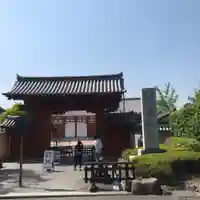 薬師寺の山門・神門