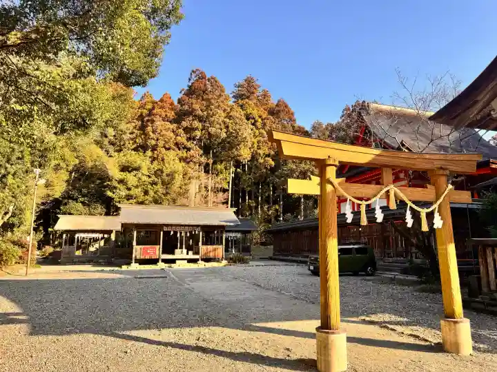土佐神社の{uncategorized: "未分類", other: "その他", undefined: "問題あり", building: "その他建物", grave: "お墓", sacred_gate: "鳥居", guardian: "狛犬", statue: "像", buddha: "仏像", history: "歴史", nature: "自然", garden: "庭園", animal: "動物", pagoda: "塔", temizu: "手水舎", mountain_gate: "山門・神門", sanctuary: "本殿・本堂", subordinate: "末社・摂社", art: "芸術", scenery: "景色", jizo: "地蔵", ema: "絵馬", goshuin: "御朱印", omikuji: "おみくじ", items: "授与品その他", amulet: "お守り", goshuincho: "御朱印帳", eats: "食事", festival: "お祭り", votive_dance: "神楽", shichigosan: "七五三参", wedding: "結婚式", experience: "体験その他", initially: "初詣", around: "周辺", anti_infection: "感染症対策"}