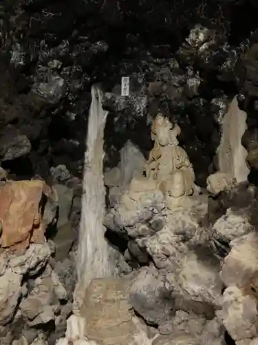 洞窟観音・徳明園・山徳記念館の仏像