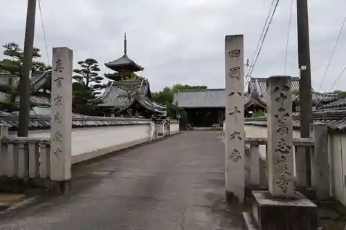 志度寺の山門