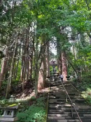 戸隠神社宝光社の{uncategorized: "未分類", other: "その他", undefined: "問題あり", building: "その他建物", grave: "お墓", sacred_gate: "鳥居", guardian: "狛犬", statue: "像", buddha: "仏像", history: "歴史", nature: "自然", garden: "庭園", animal: "動物", pagoda: "塔", temizu: "手水舎", mountain_gate: "山門・神門", sanctuary: "本殿・本堂", subordinate: "末社・摂社", art: "芸術", scenery: "景色", jizo: "地蔵", ema: "絵馬", goshuin: "御朱印", omikuji: "おみくじ", items: "授与品その他", amulet: "お守り", goshuincho: "御朱印帳", eats: "食事", festival: "お祭り", votive_dance: "神楽", shichigosan: "七五三参", wedding: "結婚式", experience: "体験その他", initially: "初詣", around: "周辺", anti_infection: "感染症対策"}