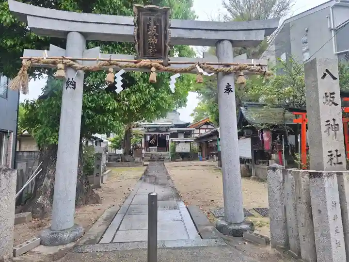 八坂神社の{uncategorized: "未分類", other: "その他", undefined: "問題あり", building: "その他建物", grave: "お墓", sacred_gate: "鳥居", guardian: "狛犬", statue: "像", buddha: "仏像", history: "歴史", nature: "自然", garden: "庭園", animal: "動物", pagoda: "塔", temizu: "手水舎", mountain_gate: "山門・神門", sanctuary: "本殿・本堂", subordinate: "末社・摂社", art: "芸術", scenery: "景色", jizo: "地蔵", ema: "絵馬", goshuin: "御朱印", omikuji: "おみくじ", items: "授与品その他", amulet: "お守り", goshuincho: "御朱印帳", eats: "食事", festival: "お祭り", votive_dance: "神楽", shichigosan: "七五三参", wedding: "結婚式", experience: "体験その他", initially: "初詣", around: "周辺", anti_infection: "感染症対策"}