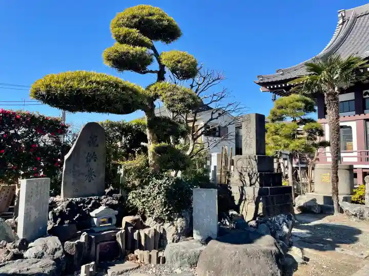 円頓寺の{uncategorized: "未分類", other: "その他", undefined: "問題あり", building: "その他建物", grave: "お墓", sacred_gate: "鳥居", guardian: "狛犬", statue: "像", buddha: "仏像", history: "歴史", nature: "自然", garden: "庭園", animal: "動物", pagoda: "塔", temizu: "手水舎", mountain_gate: "山門・神門", sanctuary: "本殿・本堂", subordinate: "末社・摂社", art: "芸術", scenery: "景色", jizo: "地蔵", ema: "絵馬", goshuin: "御朱印", omikuji: "おみくじ", items: "授与品その他", amulet: "お守り", goshuincho: "御朱印帳", eats: "食事", festival: "お祭り", votive_dance: "神楽", shichigosan: "七五三参", wedding: "結婚式", experience: "体験その他", initially: "初詣", around: "周辺", anti_infection: "感染症対策"}