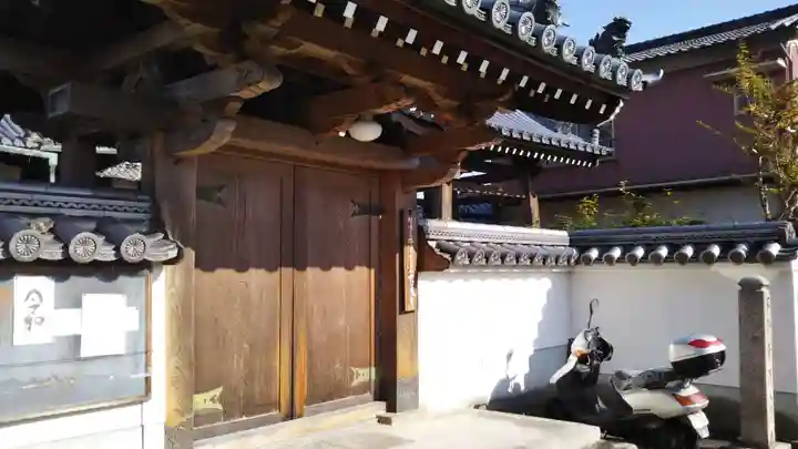 大通寺の山門・神門