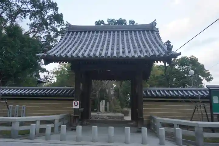 聖福寺の山門・神門