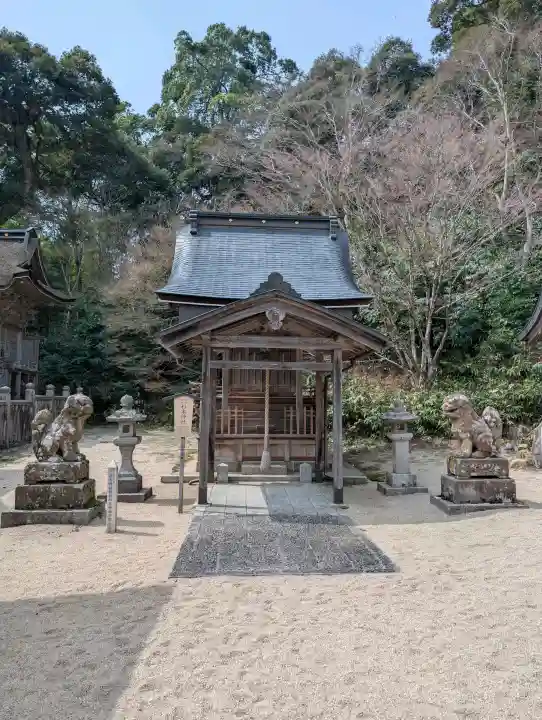 山王宮日吉神社の{uncategorized: "未分類", other: "その他", undefined: "問題あり", building: "その他建物", grave: "お墓", sacred_gate: "鳥居", guardian: "狛犬", statue: "像", buddha: "仏像", history: "歴史", nature: "自然", garden: "庭園", animal: "動物", pagoda: "塔", temizu: "手水舎", mountain_gate: "山門・神門", sanctuary: "本殿・本堂", subordinate: "末社・摂社", art: "芸術", scenery: "景色", jizo: "地蔵", ema: "絵馬", goshuin: "御朱印", omikuji: "おみくじ", items: "授与品その他", amulet: "お守り", goshuincho: "御朱印帳", eats: "食事", festival: "お祭り", votive_dance: "神楽", shichigosan: "七五三参", wedding: "結婚式", experience: "体験その他", initially: "初詣", around: "周辺", anti_infection: "感染症対策"}
