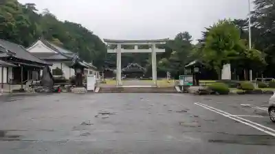群馬県護国神社の{uncategorized: "未分類", other: "その他", undefined: "問題あり", building: "その他建物", grave: "お墓", sacred_gate: "鳥居", guardian: "狛犬", statue: "像", buddha: "仏像", history: "歴史", nature: "自然", garden: "庭園", animal: "動物", pagoda: "塔", temizu: "手水舎", mountain_gate: "山門・神門", sanctuary: "本殿・本堂", subordinate: "末社・摂社", art: "芸術", scenery: "景色", jizo: "地蔵", ema: "絵馬", goshuin: "御朱印", omikuji: "おみくじ", items: "授与品その他", amulet: "お守り", goshuincho: "御朱印帳", eats: "食事", festival: "お祭り", votive_dance: "神楽", shichigosan: "七五三参", wedding: "結婚式", experience: "体験その他", initially: "初詣", around: "周辺", anti_infection: "感染症対策"}