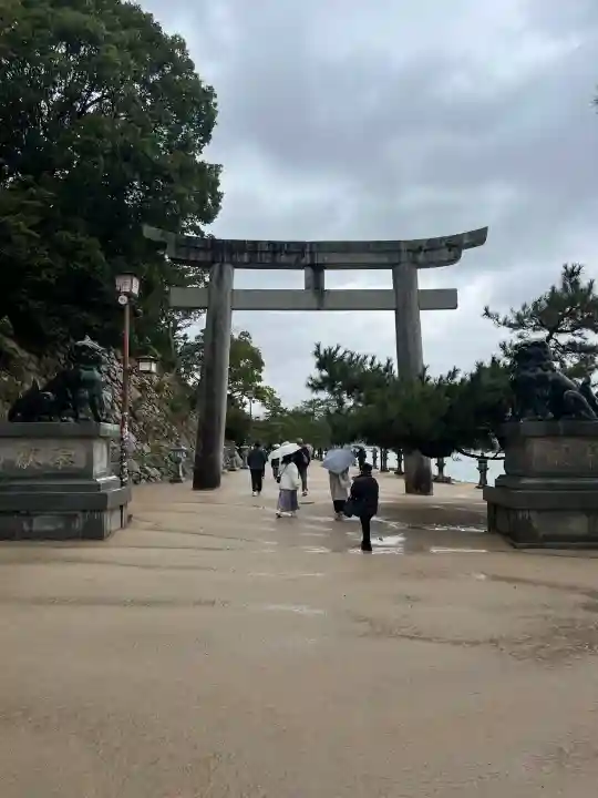 厳島神社の{uncategorized: "未分類", other: "その他", undefined: "問題あり", building: "その他建物", grave: "お墓", sacred_gate: "鳥居", guardian: "狛犬", statue: "像", buddha: "仏像", history: "歴史", nature: "自然", garden: "庭園", animal: "動物", pagoda: "塔", temizu: "手水舎", mountain_gate: "山門・神門", sanctuary: "本殿・本堂", subordinate: "末社・摂社", art: "芸術", scenery: "景色", jizo: "地蔵", ema: "絵馬", goshuin: "御朱印", omikuji: "おみくじ", items: "授与品その他", amulet: "お守り", goshuincho: "御朱印帳", eats: "食事", festival: "お祭り", votive_dance: "神楽", shichigosan: "七五三参", wedding: "結婚式", experience: "体験その他", initially: "初詣", around: "周辺", anti_infection: "感染症対策"}