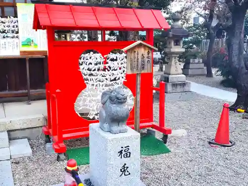 三輪神社の像