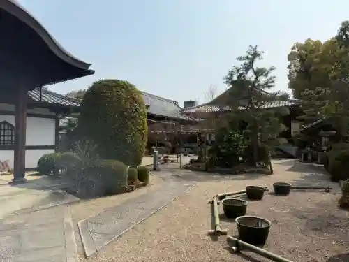 後白河院御聖蹟　法住寺の{uncategorized: "未分類", other: "その他", undefined: "問題あり", building: "その他建物", grave: "お墓", sacred_gate: "鳥居", guardian: "狛犬", statue: "像", buddha: "仏像", history: "歴史", nature: "自然", garden: "庭園", animal: "動物", pagoda: "塔", temizu: "手水舎", mountain_gate: "山門・神門", sanctuary: "本殿・本堂", subordinate: "末社・摂社", art: "芸術", scenery: "景色", jizo: "地蔵", ema: "絵馬", goshuin: "御朱印", omikuji: "おみくじ", items: "授与品その他", amulet: "お守り", goshuincho: "御朱印帳", eats: "食事", festival: "お祭り", votive_dance: "神楽", shichigosan: "七五三参", wedding: "結婚式", experience: "体験その他", initially: "初詣", around: "周辺", anti_infection: "感染症対策"}