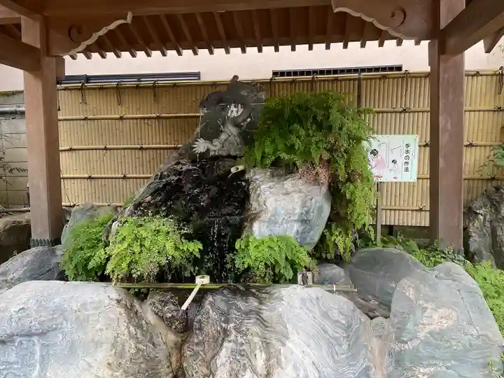 馬橋稲荷神社の手水舎