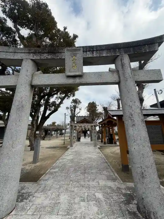 太郎丸神社の{uncategorized: "未分類", other: "その他", undefined: "問題あり", building: "その他建物", grave: "お墓", sacred_gate: "鳥居", guardian: "狛犬", statue: "像", buddha: "仏像", history: "歴史", nature: "自然", garden: "庭園", animal: "動物", pagoda: "塔", temizu: "手水舎", mountain_gate: "山門・神門", sanctuary: "本殿・本堂", subordinate: "末社・摂社", art: "芸術", scenery: "景色", jizo: "地蔵", ema: "絵馬", goshuin: "御朱印", omikuji: "おみくじ", items: "授与品その他", amulet: "お守り", goshuincho: "御朱印帳", eats: "食事", festival: "お祭り", votive_dance: "神楽", shichigosan: "七五三参", wedding: "結婚式", experience: "体験その他", initially: "初詣", around: "周辺", anti_infection: "感染症対策"}
