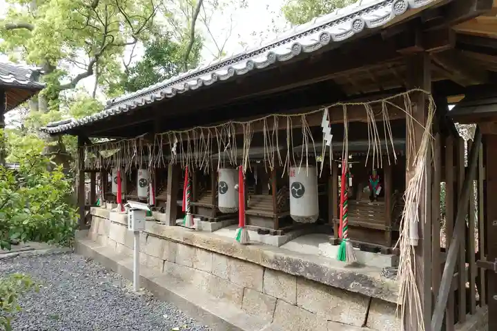 羽束師坐高御産日神社の末社・摂社