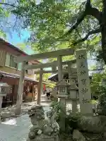 伏見神宝神社の{uncategorized: "未分類", other: "その他", undefined: "問題あり", building: "その他建物", grave: "お墓", sacred_gate: "鳥居", guardian: "狛犬", statue: "像", buddha: "仏像", history: "歴史", nature: "自然", garden: "庭園", animal: "動物", pagoda: "塔", temizu: "手水舎", mountain_gate: "山門・神門", sanctuary: "本殿・本堂", subordinate: "末社・摂社", art: "芸術", scenery: "景色", jizo: "地蔵", ema: "絵馬", goshuin: "御朱印", omikuji: "おみくじ", items: "授与品その他", amulet: "お守り", goshuincho: "御朱印帳", eats: "食事", festival: "お祭り", votive_dance: "神楽", shichigosan: "七五三参", wedding: "結婚式", experience: "体験その他", initially: "初詣", around: "周辺", anti_infection: "感染症対策"}