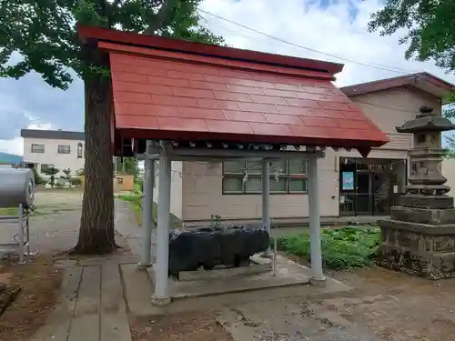 納内神社の手水舎