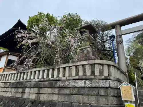 五條天神社の{uncategorized: "未分類", other: "その他", undefined: "問題あり", building: "その他建物", grave: "お墓", sacred_gate: "鳥居", guardian: "狛犬", statue: "像", buddha: "仏像", history: "歴史", nature: "自然", garden: "庭園", animal: "動物", pagoda: "塔", temizu: "手水舎", mountain_gate: "山門・神門", sanctuary: "本殿・本堂", subordinate: "末社・摂社", art: "芸術", scenery: "景色", jizo: "地蔵", ema: "絵馬", goshuin: "御朱印", omikuji: "おみくじ", items: "授与品その他", amulet: "お守り", goshuincho: "御朱印帳", eats: "食事", festival: "お祭り", votive_dance: "神楽", shichigosan: "七五三参", wedding: "結婚式", experience: "体験その他", initially: "初詣", around: "周辺", anti_infection: "感染症対策"}