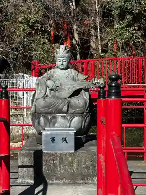 烏子稲荷神社の{uncategorized: "未分類", other: "その他", undefined: "問題あり", building: "その他建物", grave: "お墓", sacred_gate: "鳥居", guardian: "狛犬", statue: "像", buddha: "仏像", history: "歴史", nature: "自然", garden: "庭園", animal: "動物", pagoda: "塔", temizu: "手水舎", mountain_gate: "山門・神門", sanctuary: "本殿・本堂", subordinate: "末社・摂社", art: "芸術", scenery: "景色", jizo: "地蔵", ema: "絵馬", goshuin: "御朱印", omikuji: "おみくじ", items: "授与品その他", amulet: "お守り", goshuincho: "御朱印帳", eats: "食事", festival: "お祭り", votive_dance: "神楽", shichigosan: "七五三参", wedding: "結婚式", experience: "体験その他", initially: "初詣", around: "周辺", anti_infection: "感染症対策"}