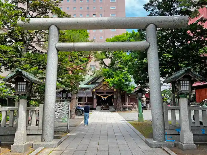 三吉神社の鳥居