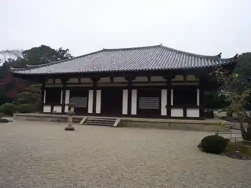 秋篠寺の本殿・本堂