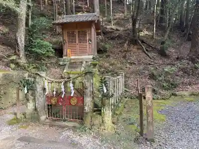 八幡神社松平東照宮の{uncategorized: "未分類", other: "その他", undefined: "問題あり", building: "その他建物", grave: "お墓", sacred_gate: "鳥居", guardian: "狛犬", statue: "像", buddha: "仏像", history: "歴史", nature: "自然", garden: "庭園", animal: "動物", pagoda: "塔", temizu: "手水舎", mountain_gate: "山門・神門", sanctuary: "本殿・本堂", subordinate: "末社・摂社", art: "芸術", scenery: "景色", jizo: "地蔵", ema: "絵馬", goshuin: "御朱印", omikuji: "おみくじ", items: "授与品その他", amulet: "お守り", goshuincho: "御朱印帳", eats: "食事", festival: "お祭り", votive_dance: "神楽", shichigosan: "七五三参", wedding: "結婚式", experience: "体験その他", initially: "初詣", around: "周辺", anti_infection: "感染症対策"}