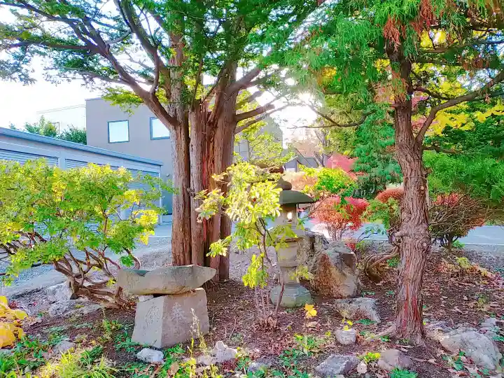 月寒神社の庭園