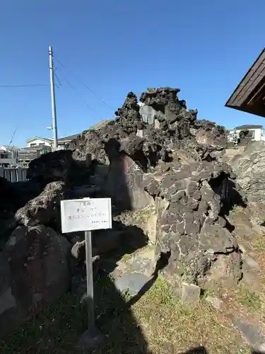 豊受神社の{uncategorized: "未分類", other: "その他", undefined: "問題あり", building: "その他建物", grave: "お墓", sacred_gate: "鳥居", guardian: "狛犬", statue: "像", buddha: "仏像", history: "歴史", nature: "自然", garden: "庭園", animal: "動物", pagoda: "塔", temizu: "手水舎", mountain_gate: "山門・神門", sanctuary: "本殿・本堂", subordinate: "末社・摂社", art: "芸術", scenery: "景色", jizo: "地蔵", ema: "絵馬", goshuin: "御朱印", omikuji: "おみくじ", items: "授与品その他", amulet: "お守り", goshuincho: "御朱印帳", eats: "食事", festival: "お祭り", votive_dance: "神楽", shichigosan: "七五三参", wedding: "結婚式", experience: "体験その他", initially: "初詣", around: "周辺", anti_infection: "感染症対策"}