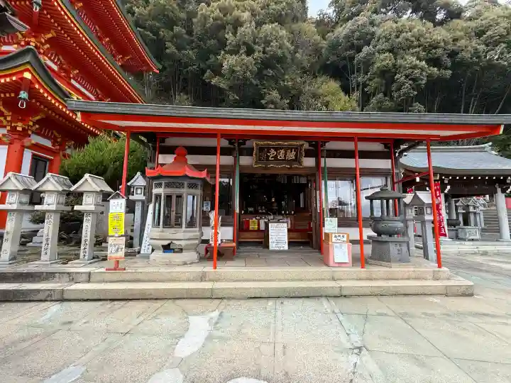 玉蔵院の{uncategorized: "未分類", other: "その他", undefined: "問題あり", building: "その他建物", grave: "お墓", sacred_gate: "鳥居", guardian: "狛犬", statue: "像", buddha: "仏像", history: "歴史", nature: "自然", garden: "庭園", animal: "動物", pagoda: "塔", temizu: "手水舎", mountain_gate: "山門・神門", sanctuary: "本殿・本堂", subordinate: "末社・摂社", art: "芸術", scenery: "景色", jizo: "地蔵", ema: "絵馬", goshuin: "御朱印", omikuji: "おみくじ", items: "授与品その他", amulet: "お守り", goshuincho: "御朱印帳", eats: "食事", festival: "お祭り", votive_dance: "神楽", shichigosan: "七五三参", wedding: "結婚式", experience: "体験その他", initially: "初詣", around: "周辺", anti_infection: "感染症対策"}