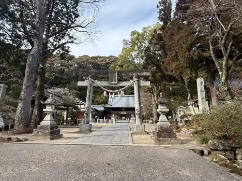 八幡神社松平東照宮の{uncategorized: "未分類", other: "その他", undefined: "問題あり", building: "その他建物", grave: "お墓", sacred_gate: "鳥居", guardian: "狛犬", statue: "像", buddha: "仏像", history: "歴史", nature: "自然", garden: "庭園", animal: "動物", pagoda: "塔", temizu: "手水舎", mountain_gate: "山門・神門", sanctuary: "本殿・本堂", subordinate: "末社・摂社", art: "芸術", scenery: "景色", jizo: "地蔵", ema: "絵馬", goshuin: "御朱印", omikuji: "おみくじ", items: "授与品その他", amulet: "お守り", goshuincho: "御朱印帳", eats: "食事", festival: "お祭り", votive_dance: "神楽", shichigosan: "七五三参", wedding: "結婚式", experience: "体験その他", initially: "初詣", around: "周辺", anti_infection: "感染症対策"}