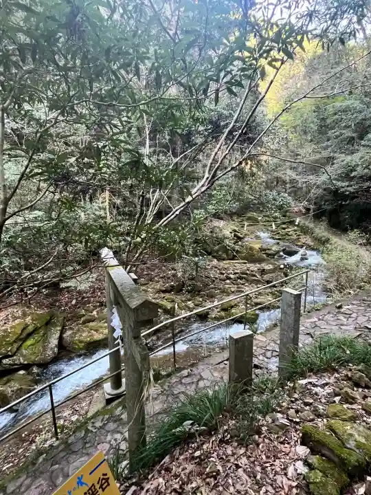 龍鎮神社の{uncategorized: "未分類", other: "その他", undefined: "問題あり", building: "その他建物", grave: "お墓", sacred_gate: "鳥居", guardian: "狛犬", statue: "像", buddha: "仏像", history: "歴史", nature: "自然", garden: "庭園", animal: "動物", pagoda: "塔", temizu: "手水舎", mountain_gate: "山門・神門", sanctuary: "本殿・本堂", subordinate: "末社・摂社", art: "芸術", scenery: "景色", jizo: "地蔵", ema: "絵馬", goshuin: "御朱印", omikuji: "おみくじ", items: "授与品その他", amulet: "お守り", goshuincho: "御朱印帳", eats: "食事", festival: "お祭り", votive_dance: "神楽", shichigosan: "七五三参", wedding: "結婚式", experience: "体験その他", initially: "初詣", around: "周辺", anti_infection: "感染症対策"}
