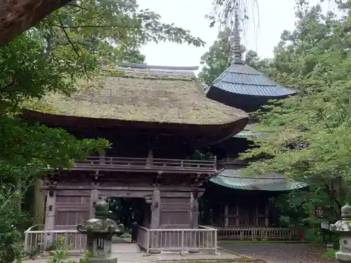 西明寺の山門