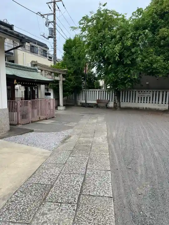 堀之内三輪神社の{uncategorized: "未分類", other: "その他", undefined: "問題あり", building: "その他建物", grave: "お墓", sacred_gate: "鳥居", guardian: "狛犬", statue: "像", buddha: "仏像", history: "歴史", nature: "自然", garden: "庭園", animal: "動物", pagoda: "塔", temizu: "手水舎", mountain_gate: "山門・神門", sanctuary: "本殿・本堂", subordinate: "末社・摂社", art: "芸術", scenery: "景色", jizo: "地蔵", ema: "絵馬", goshuin: "御朱印", omikuji: "おみくじ", items: "授与品その他", amulet: "お守り", goshuincho: "御朱印帳", eats: "食事", festival: "お祭り", votive_dance: "神楽", shichigosan: "七五三参", wedding: "結婚式", experience: "体験その他", initially: "初詣", around: "周辺", anti_infection: "感染症対策"}