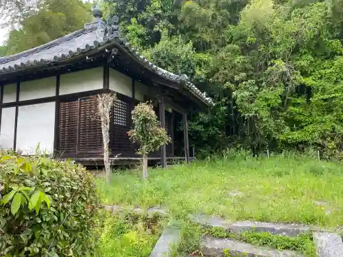 東光寺の{uncategorized: "未分類", other: "その他", undefined: "問題あり", building: "その他建物", grave: "お墓", sacred_gate: "鳥居", guardian: "狛犬", statue: "像", buddha: "仏像", history: "歴史", nature: "自然", garden: "庭園", animal: "動物", pagoda: "塔", temizu: "手水舎", mountain_gate: "山門・神門", sanctuary: "本殿・本堂", subordinate: "末社・摂社", art: "芸術", scenery: "景色", jizo: "地蔵", ema: "絵馬", goshuin: "御朱印", omikuji: "おみくじ", items: "授与品その他", amulet: "お守り", goshuincho: "御朱印帳", eats: "食事", festival: "お祭り", votive_dance: "神楽", shichigosan: "七五三参", wedding: "結婚式", experience: "体験その他", initially: "初詣", around: "周辺", anti_infection: "感染症対策"}