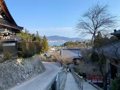 大聖院の{uncategorized: "未分類", other: "その他", undefined: "問題あり", building: "その他建物", grave: "お墓", sacred_gate: "鳥居", guardian: "狛犬", statue: "像", buddha: "仏像", history: "歴史", nature: "自然", garden: "庭園", animal: "動物", pagoda: "塔", temizu: "手水舎", mountain_gate: "山門・神門", sanctuary: "本殿・本堂", subordinate: "末社・摂社", art: "芸術", scenery: "景色", jizo: "地蔵", ema: "絵馬", goshuin: "御朱印", omikuji: "おみくじ", items: "授与品その他", amulet: "お守り", goshuincho: "御朱印帳", eats: "食事", festival: "お祭り", votive_dance: "神楽", shichigosan: "七五三参", wedding: "結婚式", experience: "体験その他", initially: "初詣", around: "周辺", anti_infection: "感染症対策"}
