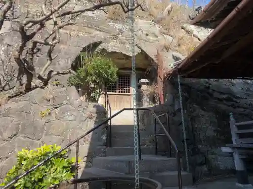 法性寺の{uncategorized: "未分類", other: "その他", undefined: "問題あり", building: "その他建物", grave: "お墓", sacred_gate: "鳥居", guardian: "狛犬", statue: "像", buddha: "仏像", history: "歴史", nature: "自然", garden: "庭園", animal: "動物", pagoda: "塔", temizu: "手水舎", mountain_gate: "山門・神門", sanctuary: "本殿・本堂", subordinate: "末社・摂社", art: "芸術", scenery: "景色", jizo: "地蔵", ema: "絵馬", goshuin: "御朱印", omikuji: "おみくじ", items: "授与品その他", amulet: "お守り", goshuincho: "御朱印帳", eats: "食事", festival: "お祭り", votive_dance: "神楽", shichigosan: "七五三参", wedding: "結婚式", experience: "体験その他", initially: "初詣", around: "周辺", anti_infection: "感染症対策"}