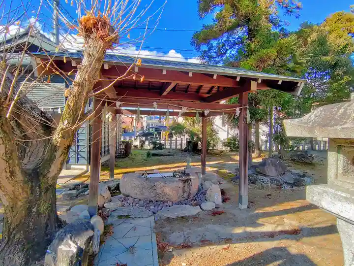 神明社の手水舎