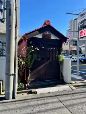 稲荷社の{uncategorized: "未分類", other: "その他", undefined: "問題あり", building: "その他建物", grave: "お墓", sacred_gate: "鳥居", guardian: "狛犬", statue: "像", buddha: "仏像", history: "歴史", nature: "自然", garden: "庭園", animal: "動物", pagoda: "塔", temizu: "手水舎", mountain_gate: "山門・神門", sanctuary: "本殿・本堂", subordinate: "末社・摂社", art: "芸術", scenery: "景色", jizo: "地蔵", ema: "絵馬", goshuin: "御朱印", omikuji: "おみくじ", items: "授与品その他", amulet: "お守り", goshuincho: "御朱印帳", eats: "食事", festival: "お祭り", votive_dance: "神楽", shichigosan: "七五三参", wedding: "結婚式", experience: "体験その他", initially: "初詣", around: "周辺", anti_infection: "感染症対策"}