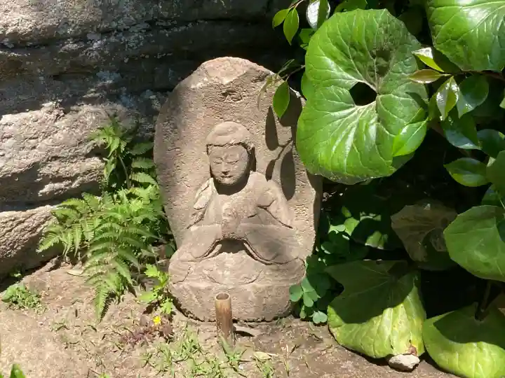 龍隠庵の{uncategorized: "未分類", other: "その他", undefined: "問題あり", building: "その他建物", grave: "お墓", sacred_gate: "鳥居", guardian: "狛犬", statue: "像", buddha: "仏像", history: "歴史", nature: "自然", garden: "庭園", animal: "動物", pagoda: "塔", temizu: "手水舎", mountain_gate: "山門・神門", sanctuary: "本殿・本堂", subordinate: "末社・摂社", art: "芸術", scenery: "景色", jizo: "地蔵", ema: "絵馬", goshuin: "御朱印", omikuji: "おみくじ", items: "授与品その他", amulet: "お守り", goshuincho: "御朱印帳", eats: "食事", festival: "お祭り", votive_dance: "神楽", shichigosan: "七五三参", wedding: "結婚式", experience: "体験その他", initially: "初詣", around: "周辺", anti_infection: "感染症対策"}