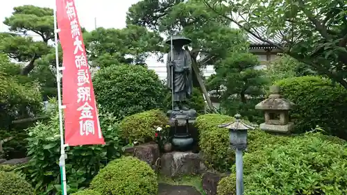 龍華寺の像