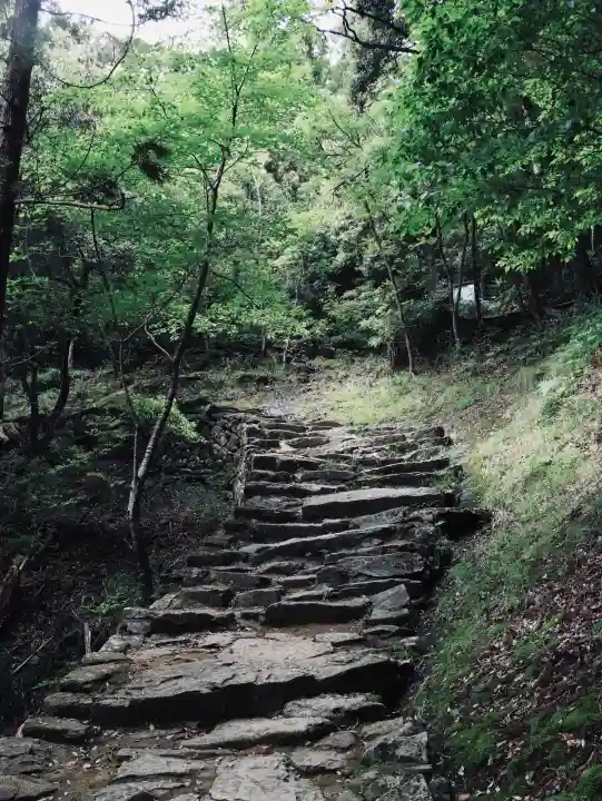 神倉神社(熊野速玉大社摂社)の{uncategorized: "未分類", other: "その他", undefined: "問題あり", building: "その他建物", grave: "お墓", sacred_gate: "鳥居", guardian: "狛犬", statue: "像", buddha: "仏像", history: "歴史", nature: "自然", garden: "庭園", animal: "動物", pagoda: "塔", temizu: "手水舎", mountain_gate: "山門・神門", sanctuary: "本殿・本堂", subordinate: "末社・摂社", art: "芸術", scenery: "景色", jizo: "地蔵", ema: "絵馬", goshuin: "御朱印", omikuji: "おみくじ", items: "授与品その他", amulet: "お守り", goshuincho: "御朱印帳", eats: "食事", festival: "お祭り", votive_dance: "神楽", shichigosan: "七五三参", wedding: "結婚式", experience: "体験その他", initially: "初詣", around: "周辺", anti_infection: "感染症対策"}