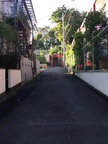 東山稲荷神社の周辺