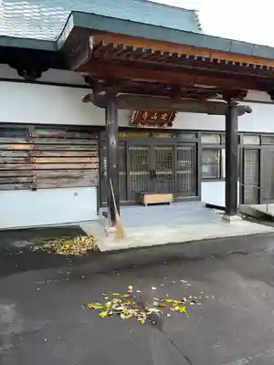 定山寺の本殿・本堂