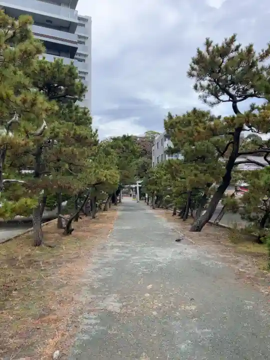 琵琶島神社の{uncategorized: "未分類", other: "その他", undefined: "問題あり", building: "その他建物", grave: "お墓", sacred_gate: "鳥居", guardian: "狛犬", statue: "像", buddha: "仏像", history: "歴史", nature: "自然", garden: "庭園", animal: "動物", pagoda: "塔", temizu: "手水舎", mountain_gate: "山門・神門", sanctuary: "本殿・本堂", subordinate: "末社・摂社", art: "芸術", scenery: "景色", jizo: "地蔵", ema: "絵馬", goshuin: "御朱印", omikuji: "おみくじ", items: "授与品その他", amulet: "お守り", goshuincho: "御朱印帳", eats: "食事", festival: "お祭り", votive_dance: "神楽", shichigosan: "七五三参", wedding: "結婚式", experience: "体験その他", initially: "初詣", around: "周辺", anti_infection: "感染症対策"}