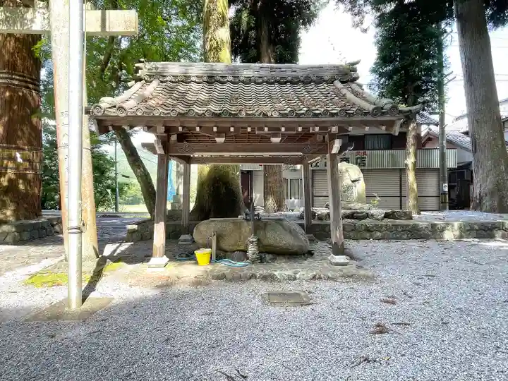 大神神社の手水舎