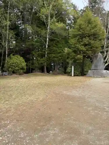 三峯神社の{uncategorized: "未分類", other: "その他", undefined: "問題あり", building: "その他建物", grave: "お墓", sacred_gate: "鳥居", guardian: "狛犬", statue: "像", buddha: "仏像", history: "歴史", nature: "自然", garden: "庭園", animal: "動物", pagoda: "塔", temizu: "手水舎", mountain_gate: "山門・神門", sanctuary: "本殿・本堂", subordinate: "末社・摂社", art: "芸術", scenery: "景色", jizo: "地蔵", ema: "絵馬", goshuin: "御朱印", omikuji: "おみくじ", items: "授与品その他", amulet: "お守り", goshuincho: "御朱印帳", eats: "食事", festival: "お祭り", votive_dance: "神楽", shichigosan: "七五三参", wedding: "結婚式", experience: "体験その他", initially: "初詣", around: "周辺", anti_infection: "感染症対策"}