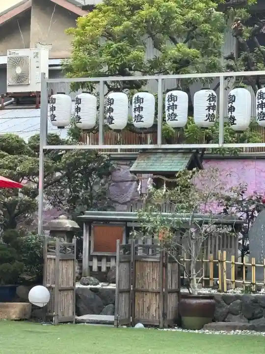 露天神社(お初天神)の{uncategorized: "未分類", other: "その他", undefined: "問題あり", building: "その他建物", grave: "お墓", sacred_gate: "鳥居", guardian: "狛犬", statue: "像", buddha: "仏像", history: "歴史", nature: "自然", garden: "庭園", animal: "動物", pagoda: "塔", temizu: "手水舎", mountain_gate: "山門・神門", sanctuary: "本殿・本堂", subordinate: "末社・摂社", art: "芸術", scenery: "景色", jizo: "地蔵", ema: "絵馬", goshuin: "御朱印", omikuji: "おみくじ", items: "授与品その他", amulet: "お守り", goshuincho: "御朱印帳", eats: "食事", festival: "お祭り", votive_dance: "神楽", shichigosan: "七五三参", wedding: "結婚式", experience: "体験その他", initially: "初詣", around: "周辺", anti_infection: "感染症対策"}