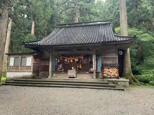 雄山神社中宮祈願殿(富山県)