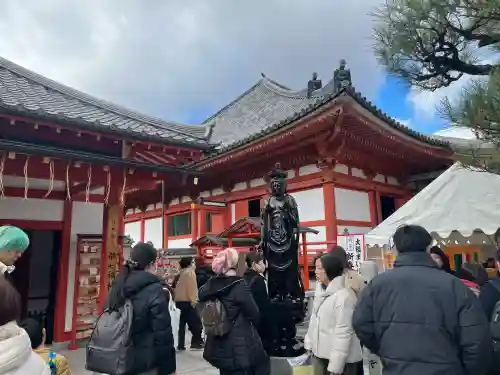 六波羅蜜寺の{uncategorized: "未分類", other: "その他", undefined: "問題あり", building: "その他建物", grave: "お墓", sacred_gate: "鳥居", guardian: "狛犬", statue: "像", buddha: "仏像", history: "歴史", nature: "自然", garden: "庭園", animal: "動物", pagoda: "塔", temizu: "手水舎", mountain_gate: "山門・神門", sanctuary: "本殿・本堂", subordinate: "末社・摂社", art: "芸術", scenery: "景色", jizo: "地蔵", ema: "絵馬", goshuin: "御朱印", omikuji: "おみくじ", items: "授与品その他", amulet: "お守り", goshuincho: "御朱印帳", eats: "食事", festival: "お祭り", votive_dance: "神楽", shichigosan: "七五三参", wedding: "結婚式", experience: "体験その他", initially: "初詣", around: "周辺", anti_infection: "感染症対策"}