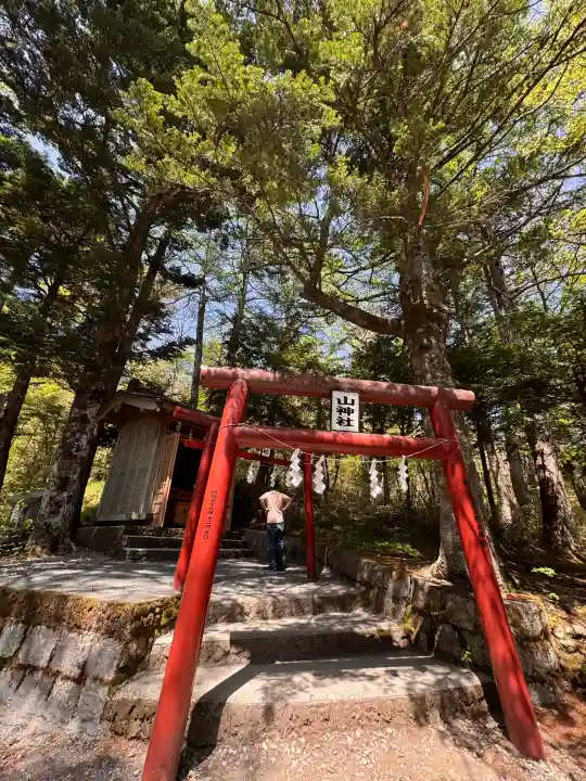 新屋山神社(山梨県)
