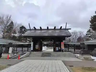 札幌護國神社の山門・神門